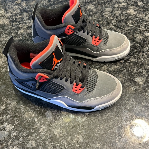 Flight Air Jordan’s size 6.5. Like new worn 3 times - Picture 3 of 3